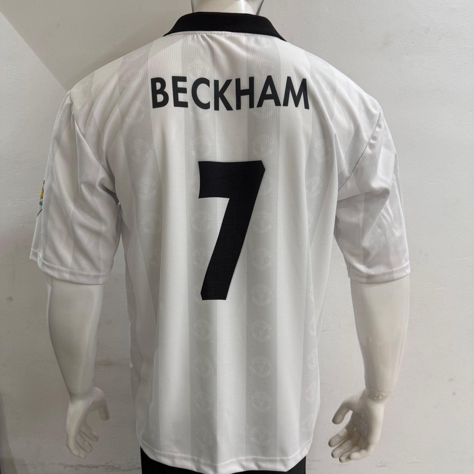 M UNITED 1997/98 FIVE SLEEVE JERSEY Detail