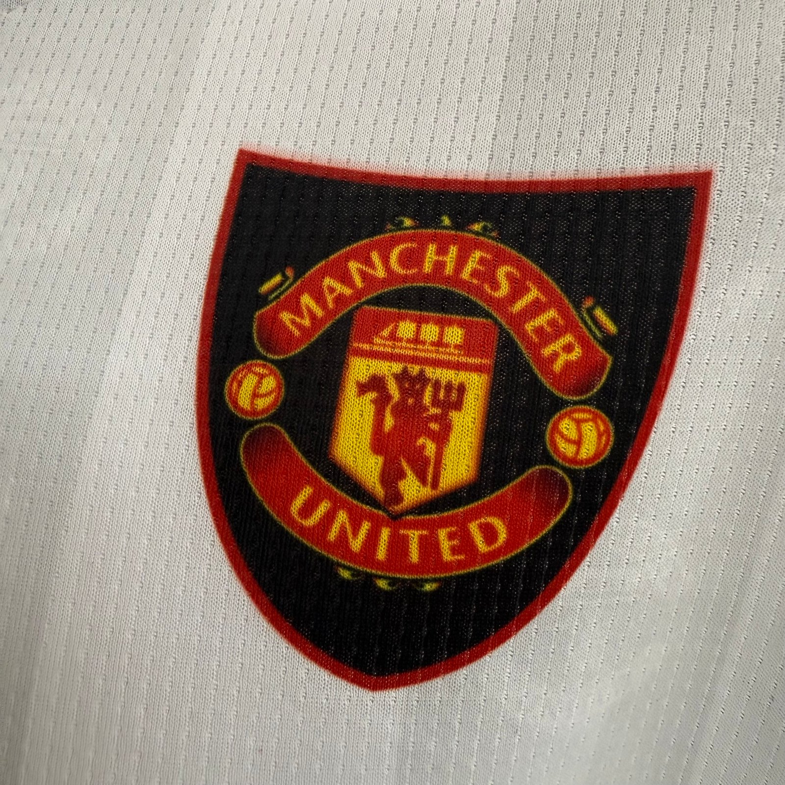 M UNITED 1997/98 FIVE SLEEVE JERSEY Detail