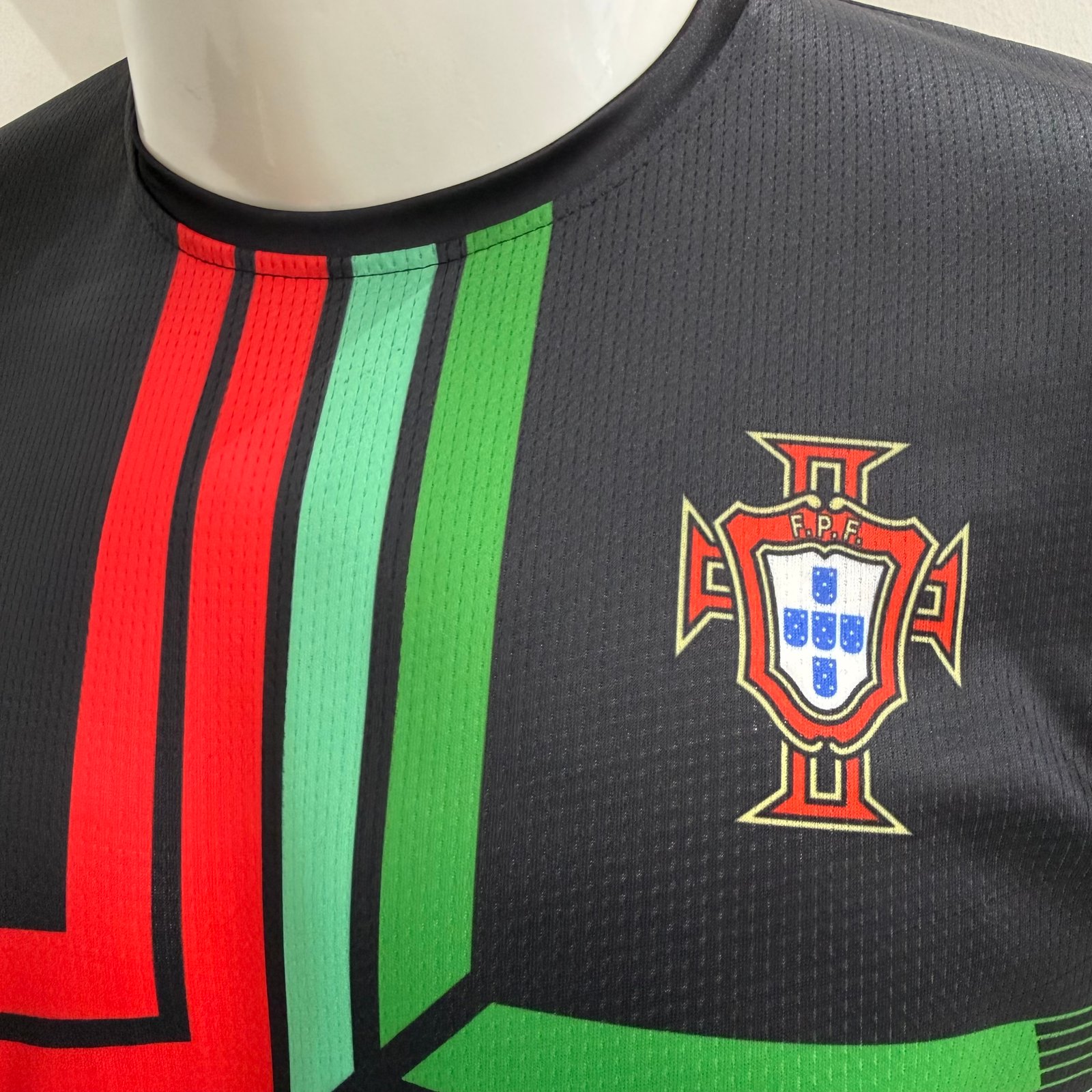 PORTUGAL 2018/19 PRE-MATCH JERSEY Detail