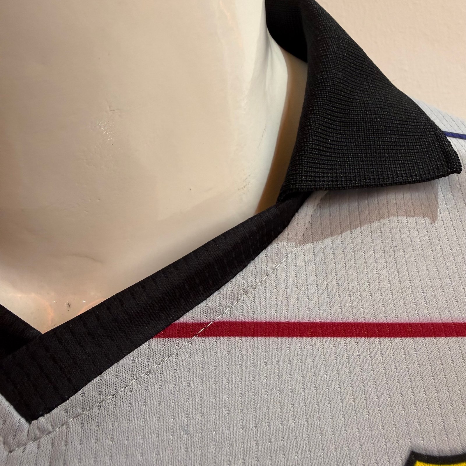 BARCELONA SPECIAL EDITIONON FIVE SLEEVE JERSEY Detail